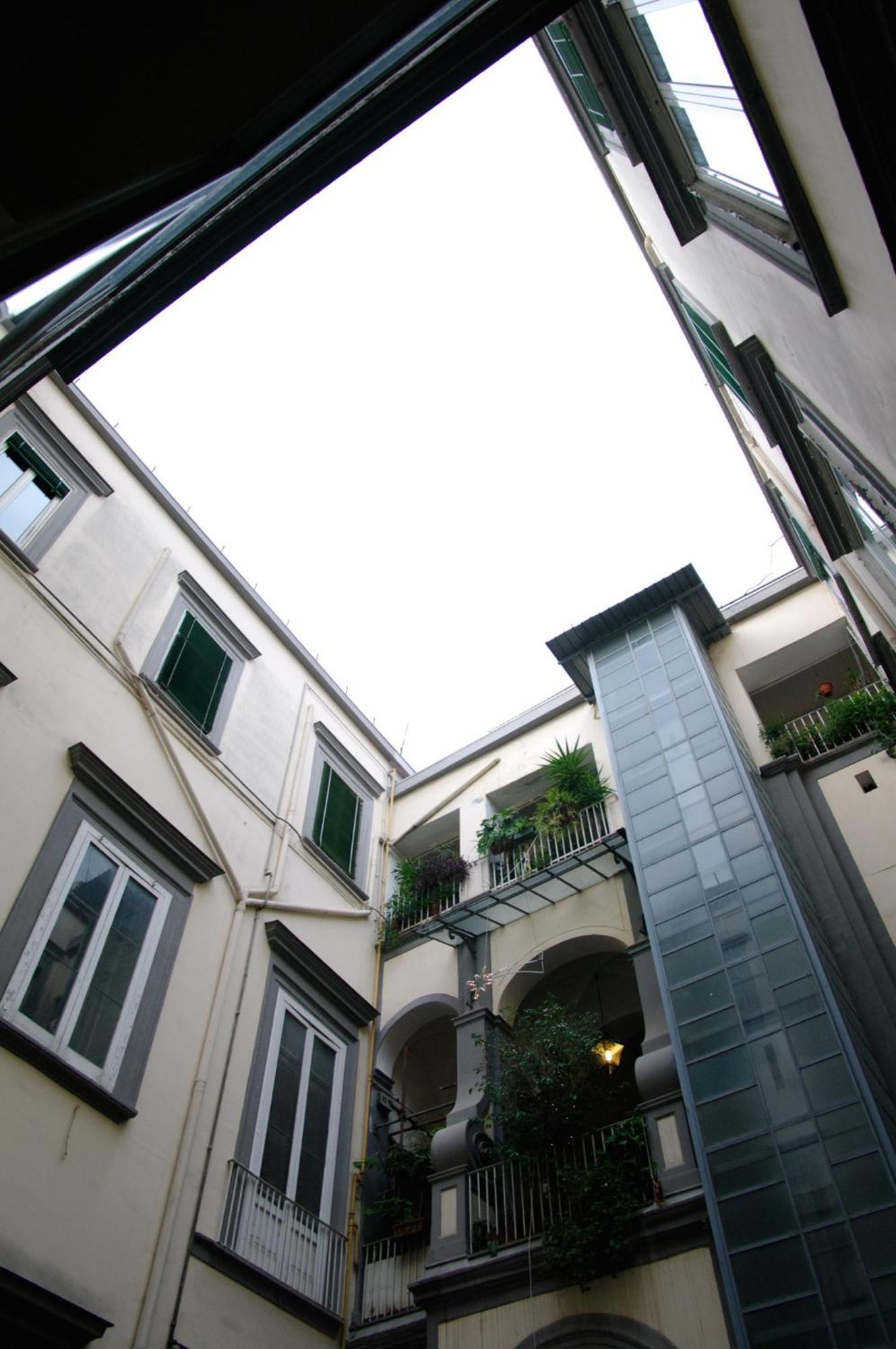 B&B Napoli Plebiscito ภายนอก รูปภาพ