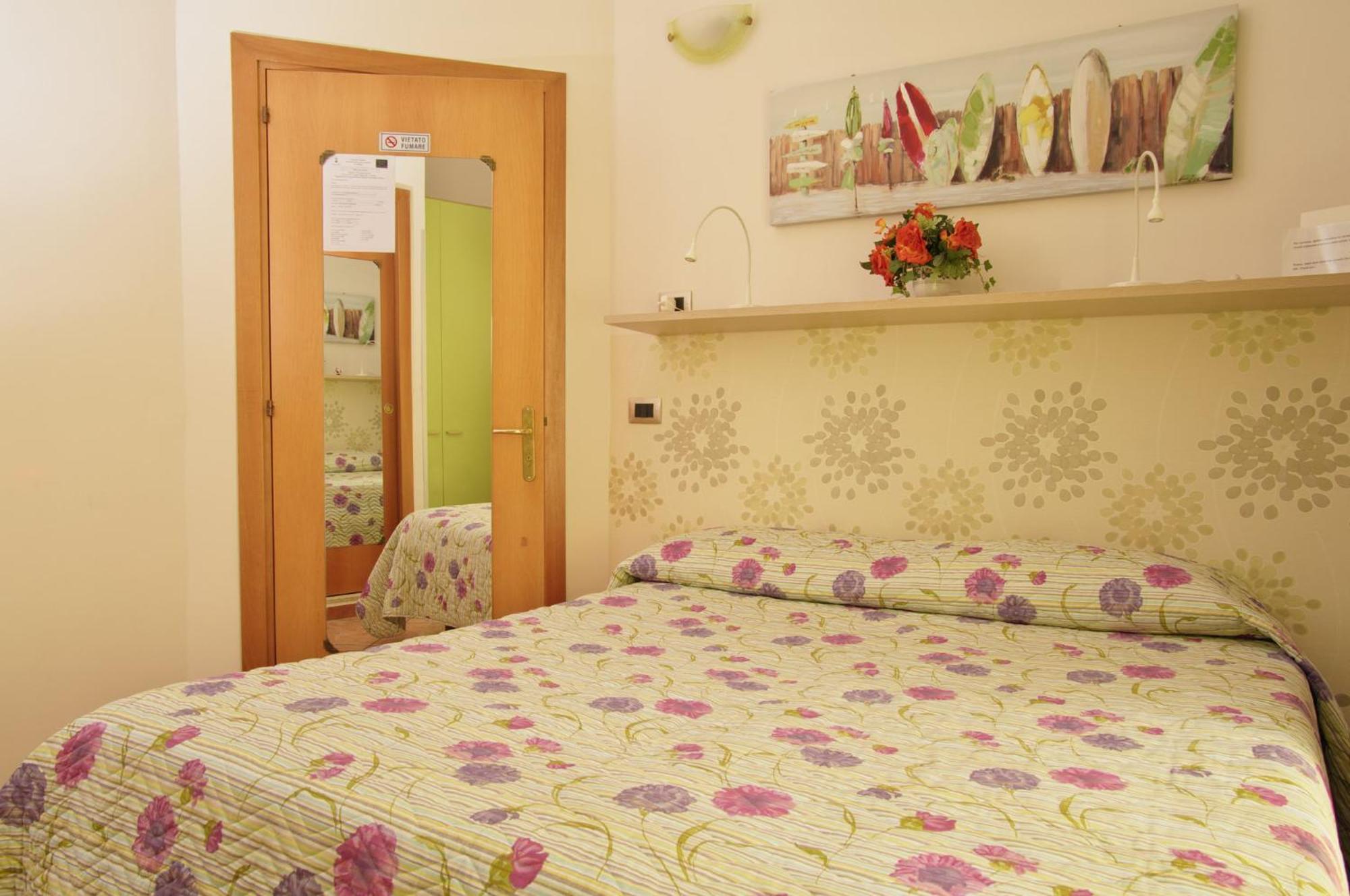 B&B Napoli Plebiscito ภายนอก รูปภาพ